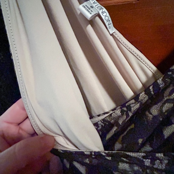 Stunning faux wrap black lace dress - Picture 4 of 8